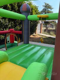 Castello gonfiabile Costway con scivolo, canestro