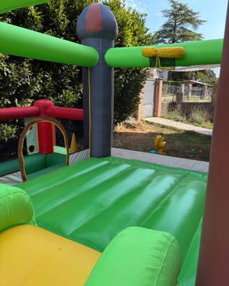 Castello gonfiabile Costway con scivolo, canestro