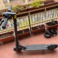 Monopattino Xiaomi Mi Electric Scooter Pro 2