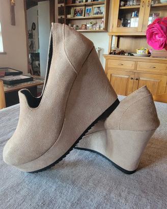 Scarpe con zeppa beige donna n. 38