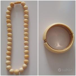 Collana a girocollo ed un bracciale in avorio 