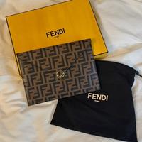 Pochette Fendi piatta