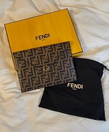 Pochette Fendi piatta