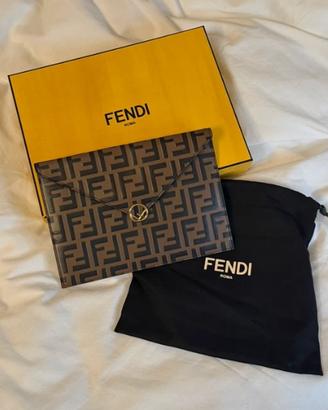 Pochette Fendi piatta