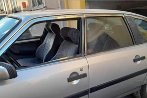 D'epoca ma futuristica auto elegante e originale