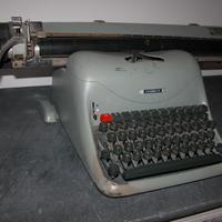 macchina da scrivere olivetti lexicon 80