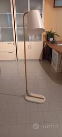 Lampada da terra con piede in legno naturale e ca