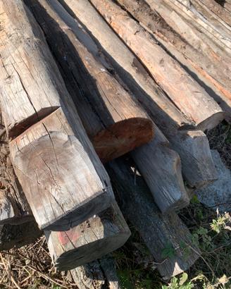 Travi in legno antiche di larice per tetto