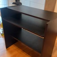 Scrivania con ripiano estraibile