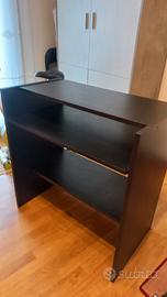 Scrivania con ripiano estraibile