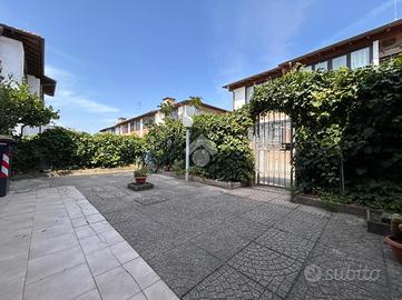 4 LOCALI A COMACCHIO