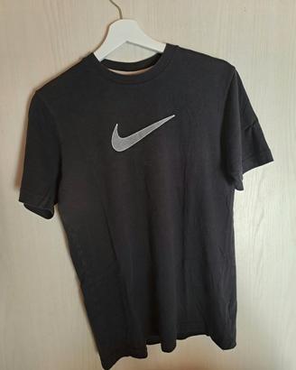 T-shirt Nike Nera con Swoosh - Taglia S