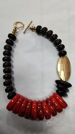 collana in legno e resina rosso e oro