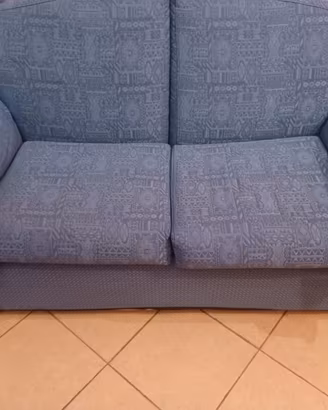 Set 2 divani da 2 posti e da 3 posti con letto