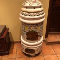 Stufa in ceramica antica , scrivania da camera