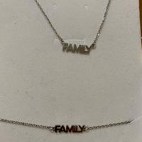Set collana e bracciale con scritta  “Family”
