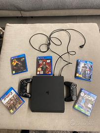 PS4 + giochi disco + 2 joystick