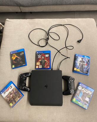 PS4 + giochi disco + 2 joystick