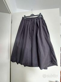 Gonna nera ampia al polpaccio