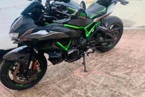 Moto Kawasaki ZH2