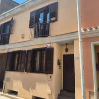 Casa indipendente con cortile su 3 livelli