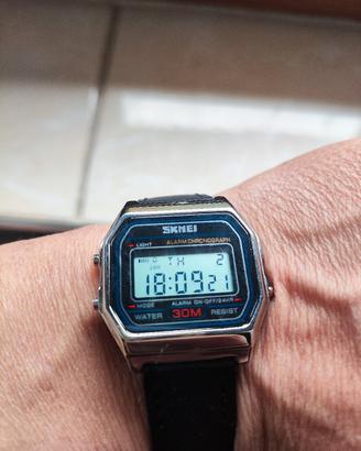 orologio digitale alla moda