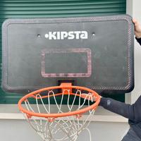 Canestro Kipsta con retina e struttura.