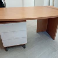 Scrivania + cassettiera con ruote