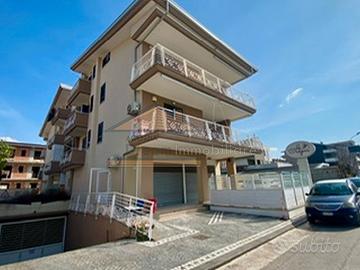 Appartamento con terrazzino e box Via Larga