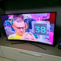Smart TV Samsung 49 pollici modello Curvo