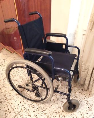 sedia a rotelle Termigea completa di poggiapiedi 