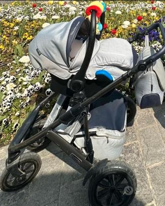 Trio ovetto-passeggino-carrozzina