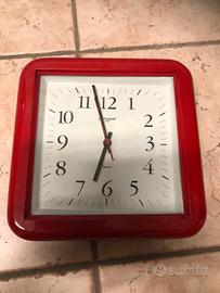 Orologio vintage rosso