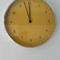 Orologio da muro 24,8 cm alluminio fondo giallo