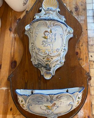 Acquasantiera in ceramica