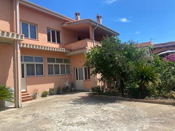 Casa campidanese indipendente su tre livelli