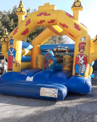 CASTELLO    GONFIABILE