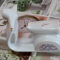 Moto vespa in fine porcellana linea lady carolin.