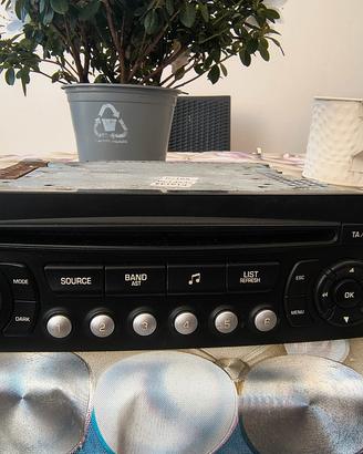 autoradio MP3 per Peugeot 207 c.c.  originale 
