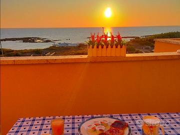 Bilocale con vista sul mare cristallino con garage