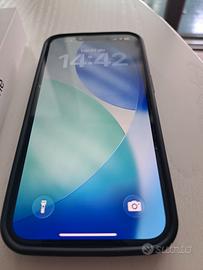 iPhone 17e (600€) con cover e vetro (60€)