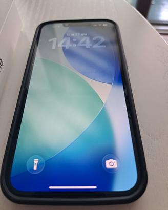 iPhone 17e (600€) con cover e vetro (60€)