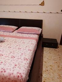  Letto legno Wengé con rete e due comodini grandi