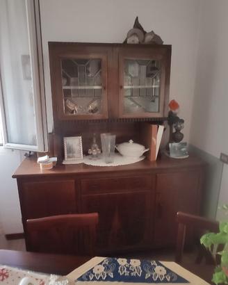Credenze  stile  Liberty o Art Deco in noce. 