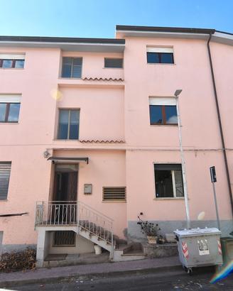 Grande appartamento al primo piano con taverna