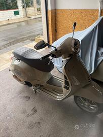 Vespa Gts 125