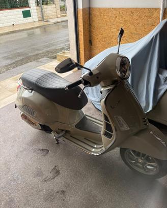 Vespa Gts 125