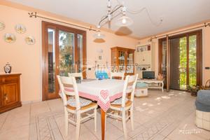 PORZIONE DI CASA CON INGRESSO INDIPENDENTE