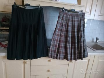 Gonna lounguette nera più gonna lounguette marrone