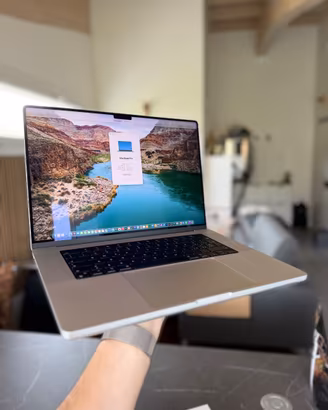 MacBook Pro 16" M1 Pro 2022 con 1TB e 16GB - Apple